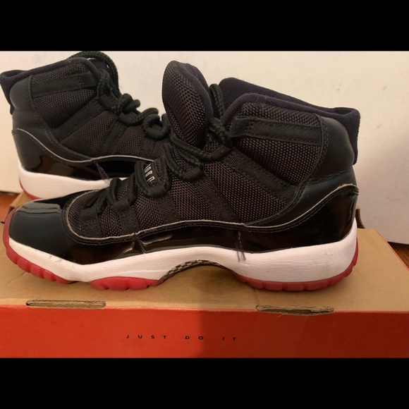 Jordan 11 Retro Playoff Bred 2019 GS Pre-Owned 5Y - Picture 5 of 7